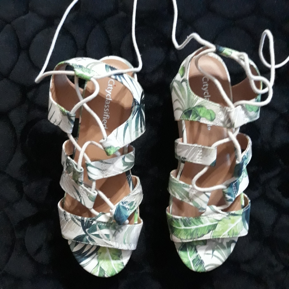 City Classified sandals